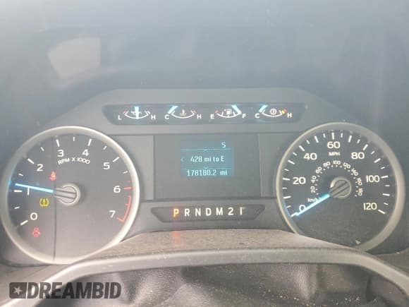 ✅ 2016 Ford F-150 XL • VIN: 1FTMF1CP1GFD49626 • Lot: 82767424. Wystawiony na Copart z przebiegiem 178 180 mil. Bezpłatny archiwum sprzedaży aukcyjnych z USA i szczegółowy raport historii pojazdu na DreamBid. Zdjęcie 9.