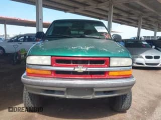 ✅ 1999 Chevrolet Blazer LS • VIN: 1GNDT13W5X2165322 • Lot: 43132671. Wystawiony na IAAI z przebiegiem 198 481 mil. Bezpłatny archiwum sprzedaży aukcyjnych z USA i szczegółowy raport historii pojazdu na DreamBid. Zdjęcie 6.