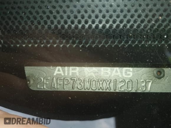 ✅ 1999 Ford Crown Victoria • VIN: 2FAFP73W0XX120137 • Lot: 43273562. Wystawiony na IAAI z przebiegiem 138 567 mil. Bezpłatny archiwum sprzedaży aukcyjnych z USA i szczegółowy raport historii pojazdu na DreamBid. Zdjęcie 9.