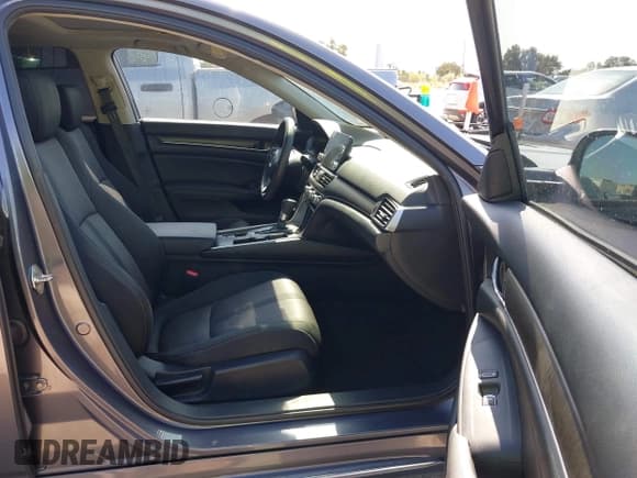 ✅ 2019 Honda Accord EX • VIN: 1HGCV1F40KA036414 • Lot: 43491785. Wystawiony na IAAI z przebiegiem 76 245 mil. Bezpłatny archiwum sprzedaży aukcyjnych z USA i szczegółowy raport historii pojazdu na DreamBid. Zdjęcie 5.