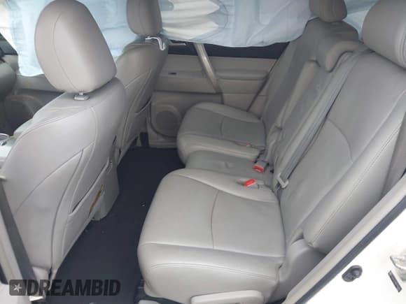✅ 2013 Toyota Highlander SE • VIN: 5TDZK3EH0DS104847 • Lot: 43403741. Listed on IAAI with 215,875 mi. Free auction sales archive from the USA and detailed vehicle history report at DreamBid. Image 8.