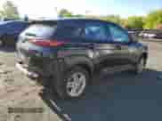 2019 Hyundai Kona SE z VIN KM8K1CAA4KU365304, wystawiony jako Copart lot #50527683 z przebiegiem 66 037 mil mil oraz . Historia ofert i sprzedaży dostępna na DreamBid. Obrazek 3.