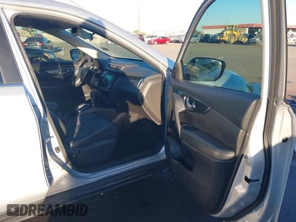 ✅ 2015 Nissan Rogue SV • VIN: 5N1AT2MT9FC785391 • Lot: 43642524. Wystawiony na IAAI z przebiegiem 106 013 mil. Bezpłatny archiwum sprzedaży aukcyjnych z USA i szczegółowy raport historii pojazdu na DreamBid. Zdjęcie 5.