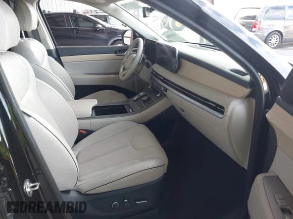 ✅ 2024 Hyundai Palisade Limited • VIN: KM8R54GE7RU681972 • Lot: 43658568. Wystawiony na IAAI z przebiegiem 45 573 mil. Bezpłatny archiwum sprzedaży aukcyjnych z USA i szczegółowy raport historii pojazdu na DreamBid. Zdjęcie 5.