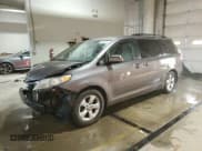 ✅ 2013 Toyota Sienna LE • VIN: 5TDKK3DC8DS378059 • Lot: 92311175. Wystawiony na Copart z przebiegiem 242 192 mil. Bezpłatny archiwum sprzedaży aukcyjnych z USA i szczegółowy raport historii pojazdu na DreamBid. Zdjęcie 1.