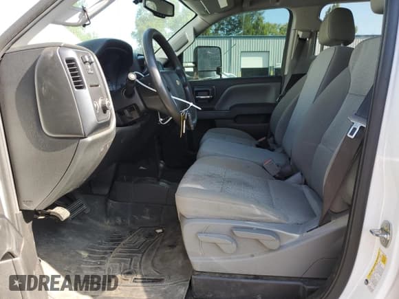 ✅ 2017 Chevrolet Silverado 2500HD Work Truck • VIN: 1GC1KUEY4HF111891 • Lot: 64458105. Wystawiony na Copart z przebiegiem 112 778 mil. Bezpłatny archiwum sprzedaży aukcyjnych z USA i szczegółowy raport historii pojazdu na DreamBid. Zdjęcie 7.