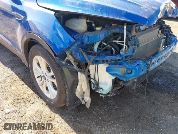 ✅ 2017 Ford Escape SE • VIN: 1FMCU0GD7HUE77583 • Лот: 43035853. Опубликован ранее на IAAI с пробегом 70 398 миль. Бесплатный доступ к архиву аукционных продаж из США и подробный отчёт об истории автомобиля на DreamBid. Изображение 17.