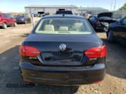 ✅ 2013 Volkswagen Jetta SE • VIN: 3VWDP7AJ4DM450800 • Lot: 56277505. Wystawiony na Copart z przebiegiem Nie podano. Bezpłatny archiwum sprzedaży aukcyjnych z USA i szczegółowy raport historii pojazdu na DreamBid. Zdjęcie 6.