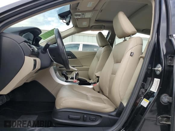 ✅ 2015 Honda Accord EX-L • VIN: 1HGCR3F85FA036191 • Lot: 82537665. Wystawiony na Copart z przebiegiem 85 756 mil. Bezpłatny archiwum sprzedaży aukcyjnych z USA i szczegółowy raport historii pojazdu na DreamBid. Zdjęcie 7.