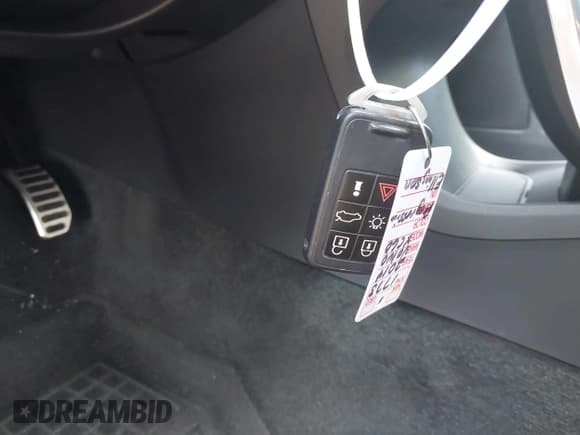 ✅ 2014 Volvo XC60 R-Design Premier Plus • VIN: YV4902DZ4E2555246 • Lot: 42120389. Listed on IAAI with 97,993 mi. Free auction sales archive from the USA and detailed vehicle history report at DreamBid. Image 11.