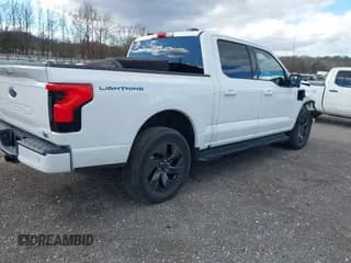 ✅ 2022 Ford F-150 Lightning Pro • VIN: 1FT6W1EVXNWG02332 • Лот: 43811083. Опубликован ранее на IAAI с пробегом 60 156 миль. Бесплатный доступ к архиву аукционных продаж из США и подробный отчёт об истории автомобиля на DreamBid. Изображение 4.