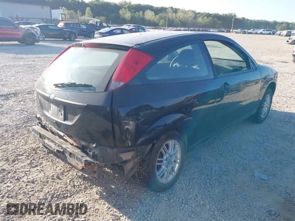 ✅ 2007 Ford Focus S • VIN: 1FAFP31N07W112697 • Lot: 43097246. Wystawiony na IAAI z przebiegiem 209 923 mil. Bezpłatny archiwum sprzedaży aukcyjnych z USA i szczegółowy raport historii pojazdu na DreamBid. Zdjęcie 4.