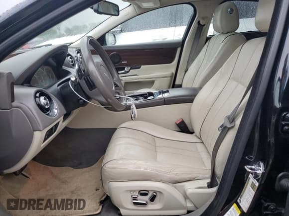 ✅ 2016 Jaguar XJ R-Sport • VIN: SAJWJ1CD7G8V95129 • Лот: 73569464. Опубликован ранее на Copart с пробегом 143 740 миль. Бесплатный доступ к архиву аукционных продаж из США и подробный отчёт об истории автомобиля на DreamBid. Изображение 7.