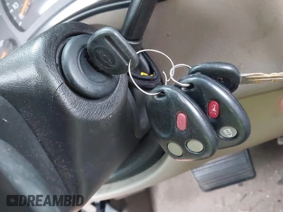 ✅ 2004 Chevrolet Suburban LS • VIN: 1GNEC16Z54J207144 • Лот: 41244963. Опубликован ранее на IAAI с пробегом 246 498 миль. Бесплатный доступ к архиву аукционных продаж из США и подробный отчёт об истории автомобиля на DreamBid. Изображение 11.