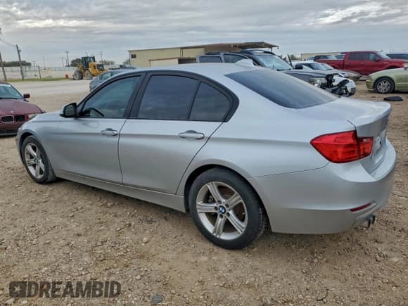 ✅ 2012 BMW 3 Series 328i • VIN: WBA3A5G51CNP15964 • Lot: 95764305. Wystawiony na Copart z przebiegiem 140 592 mil. Bezpłatny archiwum sprzedaży aukcyjnych z USA i szczegółowy raport historii pojazdu na DreamBid. Zdjęcie 2.