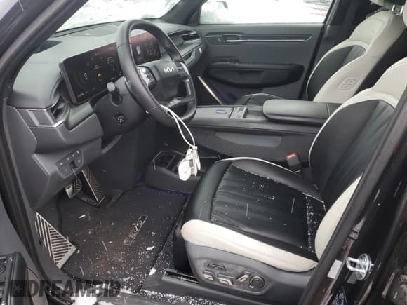 ✅ 2024 Kia EV9 GT-Line • VIN: KNDAEFS50R6020163 • Lot: 91883675. Wystawiony na Copart z przebiegiem 28 150 mil. Bezpłatny archiwum sprzedaży aukcyjnych z USA i szczegółowy raport historii pojazdu na DreamBid. Zdjęcie 7.