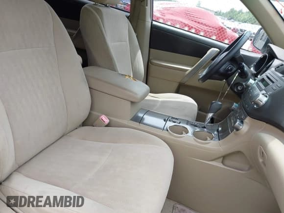 ✅ 2010 Toyota Highlander Sport • VIN: 5TDXK3EH4AS003555 • Lot: 42219422. Wystawiony na IAAI z przebiegiem 209 916 mil. Bezpłatny archiwum sprzedaży aukcyjnych z USA i szczegółowy raport historii pojazdu na DreamBid. Zdjęcie 5.