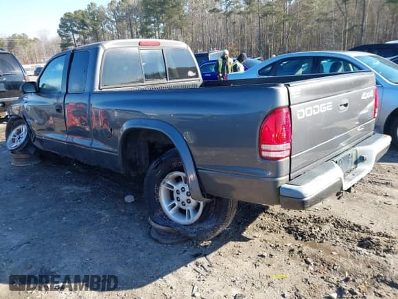 ✅ 2002 Dodge Dakota • VIN: 1B7GG12X72S664670 • Lot: 41334622. Wystawiony na IAAI z przebiegiem Nie podano. Bezpłatny archiwum sprzedaży aukcyjnych z USA i szczegółowy raport historii pojazdu na DreamBid. Zdjęcie 3.