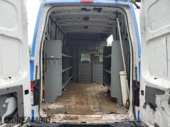 ✅ 2018 Nissan NV Cargo SV • VIN: 1N6BF0LY5JN812386 • Lot: 60942735. Wystawiony na Copart z przebiegiem 111 559 mil. Bezpłatny archiwum sprzedaży aukcyjnych z USA i szczegółowy raport historii pojazdu na DreamBid. Zdjęcie 10.