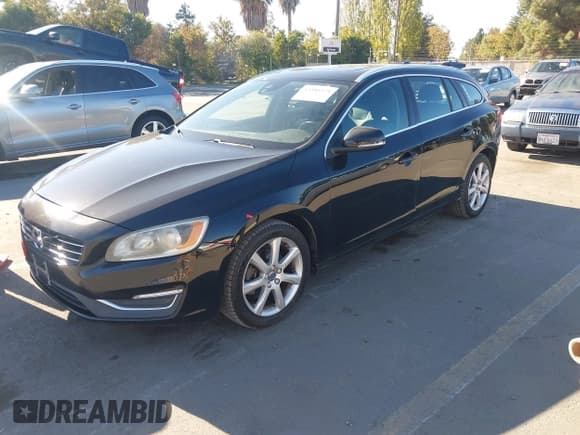 ✅ 2016 Volvo V60 T5 Drive-E Premier • VIN: YV140MEK6G1287930 • Лот: 43586571. Опубликован ранее на IAAI с пробегом 174 415 миль. Бесплатный доступ к архиву аукционных продаж из США и подробный отчёт об истории автомобиля на DreamBid. Изображение 2.