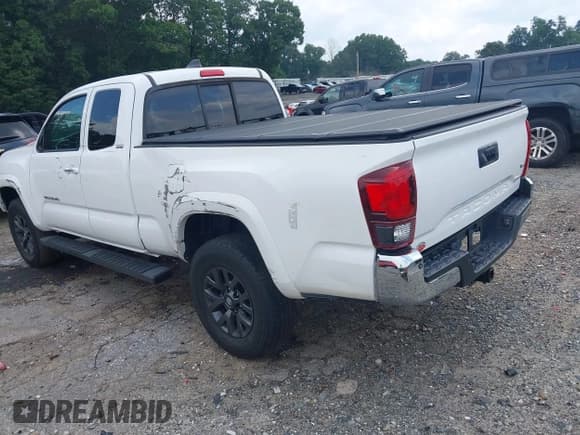 ✅ 2021 Toyota Tacoma SR • VIN: 3TYRZ5CN8MT008114 • Lot: 42993504. Listed on IAAI with 24,344 mi. Free auction sales archive from the USA and detailed vehicle history report at DreamBid. Image 3.