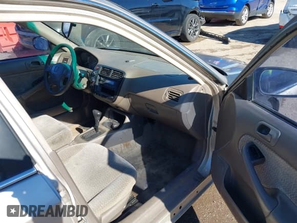 ✅ 2000 Honda Civic LX • VIN: 1HGEJ6678YL062428 • Lot: 43619801. Listed on IAAI with 182,463 mi. Free auction sales archive from the USA and detailed vehicle history report at DreamBid. Image 5.