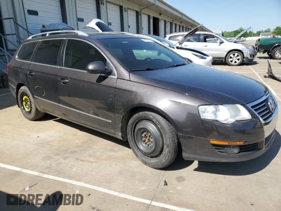 ✅ 2010 Volkswagen Passat Komfort • VIN: WVWXM7AN3AE092005 • Lot: 56567285. Listed on Copart with 109,988 mi. Free auction sales archive from the USA and detailed vehicle history report at DreamBid. Image 4.