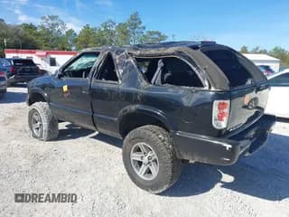 ✅ 2000 Chevrolet Blazer LS • VIN: 1GNCS18W5YK255241 • Lot: 41356201. Wystawiony na IAAI z przebiegiem 232 844 mil. Bezpłatny archiwum sprzedaży aukcyjnych z USA i szczegółowy raport historii pojazdu na DreamBid. Zdjęcie 3.