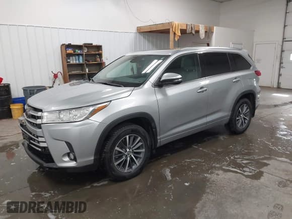 ✅ 2017 Toyota Highlander XLE • VIN: 5TDJZRFH3HS465604 • Lot: 43421333. Listed on IAAI with 93,238 mi. Free auction sales archive from the USA and detailed vehicle history report at DreamBid. Image 17.