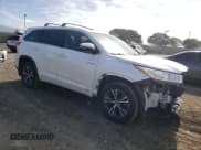 ✅ 2017 Toyota Highlander Hybrid LE • VIN: 5TDBGRFH1HS033832 • Лот: 45075834. Опубликован ранее на Copart с пробегом 117 304 миль. Бесплатный доступ к архиву аукционных продаж из США и подробный отчёт об истории автомобиля на DreamBid. Изображение 4.