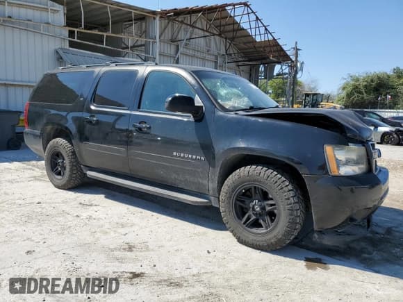 ✅ 2014 Chevrolet Suburban LT • VIN: 1GNSCJE0XER189555 • Lot: 75774274. Wystawiony na Copart z przebiegiem 141 403 mil. Bezpłatny archiwum sprzedaży aukcyjnych z USA i szczegółowy raport historii pojazdu na DreamBid. Zdjęcie 4.