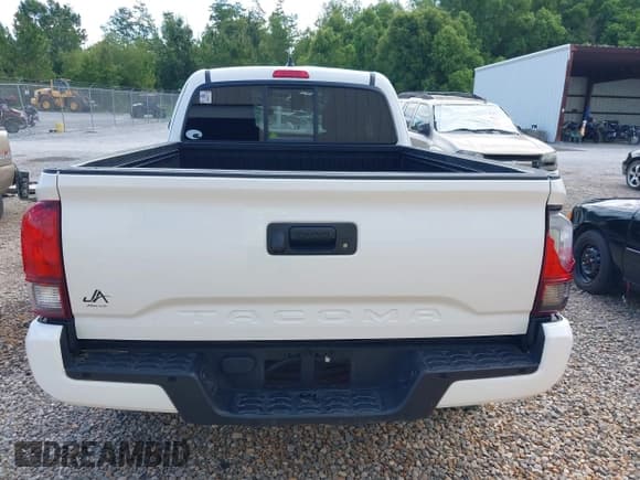 ✅ 2022 Toyota Tacoma SR • VIN: 3TYRX5GN8NT065916 • Lot: 42553981. Listed on IAAI with 67,828 mi. Free auction sales archive from the USA and detailed vehicle history report at DreamBid. Image 17.