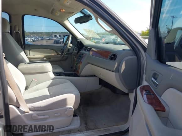 2008 Chevrolet Tahoe LTZ с VIN 1GNFK13038J135704, выставлен на аукционе IAAI как лот 43372175 с пробегом 186 562 миль миль и . История ставок и продаж доступна на DreamBid. Изображение 5.