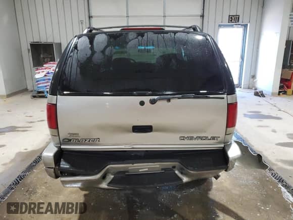 2000 Chevrolet Blazer LT with VIN 1GNDT13W8Y2260247, listed as a Copart auction lot 61902915 with 280,378 mi miles and Salvage title. Bid and sale history available at DreamBid. Image 6.