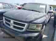 2010 Dodge Dakota z VIN 1D7CE3BK3AS164353, wystawiony jako IAAI lot #40646738 z przebiegiem 146 625 mil mil oraz . Historia ofert i sprzedaży dostępna na DreamBid. Obrazek 2.