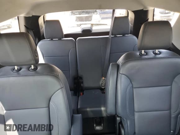 ✅ 2018 Chevrolet Traverse LT • VIN: 1GNERHKW0JJ205073 • Lot: 55498655. Wystawiony na Copart z przebiegiem Nie podano. Bezpłatny archiwum sprzedaży aukcyjnych z USA i szczegółowy raport historii pojazdu na DreamBid. Zdjęcie 10.