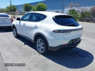 2024 Dodge Hornet R/T z VIN ZACPDFCW9R3A28545, wystawiony jako IAAI lot #42901439 z przebiegiem 23 660 mil mil oraz . Historia ofert i sprzedaży dostępna na DreamBid. Obrazek 3.