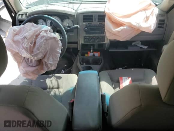 2006 Dodge Dakota SLT z VIN 1D7HE48K46S539838, wystawiony jako Copart lot #68520644 z przebiegiem Nie podano mil oraz Nie do naprawy • Non repairable. Historia ofert i sprzedaży dostępna na DreamBid. Obrazek 8.