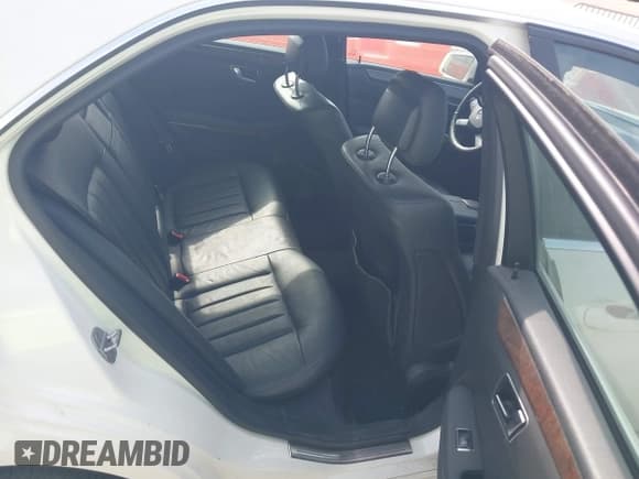 ✅ 2012 Mercedes-Benz E 350 Sport • VIN: WDDHF5KB9CA559046 • Лот: 43726326. Опубликован ранее на IAAI с пробегом 232 444 миль. Бесплатный доступ к архиву аукционных продаж из США и подробный отчёт об истории автомобиля на DreamBid. Изображение 8.