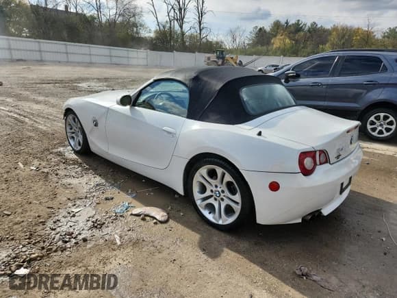 ✅ 2005 BMW Z4 3.0i • VIN: 4USBT53585LU11652 • Lot: 90282715. Listed on Copart with 149,175 mi. Free auction sales archive from the USA and detailed vehicle history report at DreamBid. Image 2.