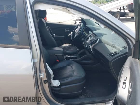 ✅ 2011 Hyundai Tucson Limited • VIN: KM8JUCACXBU213998 • Lot: 42937468. Listed on IAAI with 199,789 mi. Free auction sales archive from the USA and detailed vehicle history report at DreamBid. Image 5.