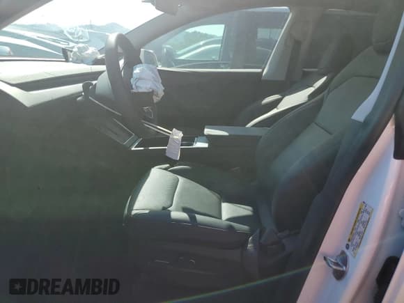 ✅ 2026 Tesla Model Y Long Range • VIN: 7SAYGDED2TF389511 • Lot: 71010645. Wystawiony na Copart z przebiegiem 2 335 mil. Bezpłatny archiwum sprzedaży aukcyjnych z USA i szczegółowy raport historii pojazdu na DreamBid. Zdjęcie 7.