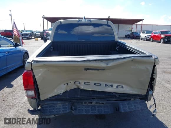 ✅ 2019 Toyota Tacoma SR5 • VIN: 3TMAZ5CN1KM104138 • Lot: 43186998. Wystawiony na IAAI z przebiegiem 70 170 mil. Bezpłatny archiwum sprzedaży aukcyjnych z USA i szczegółowy raport historii pojazdu na DreamBid. Zdjęcie 16.