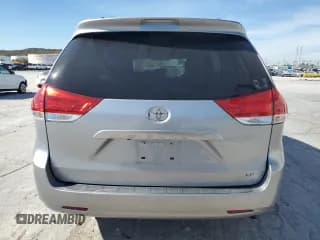 ✅ 2012 Toyota Sienna LE • VIN: 5TDKK3DC6CS243404 • Lot: 91111855. Wystawiony na Copart z przebiegiem 150 966 mil. Bezpłatny archiwum sprzedaży aukcyjnych z USA i szczegółowy raport historii pojazdu na DreamBid. Zdjęcie 6.
