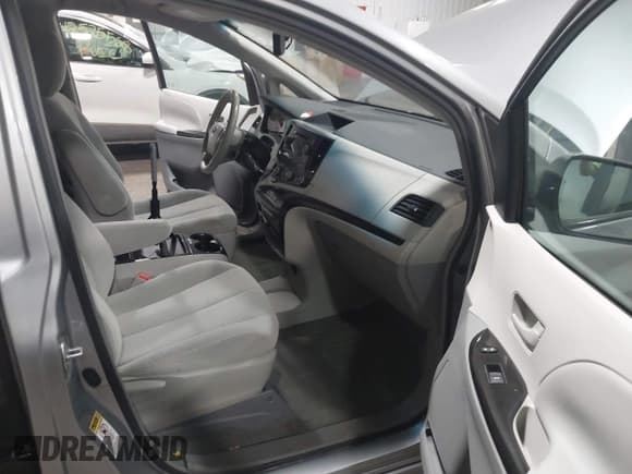 ✅ 2011 Toyota Sienna LE AAS • VIN: 5TDKK3DCXBS121031 • Lot: 42531488. Listed on IAAI with 231,860 mi. Free auction sales archive from the USA and detailed vehicle history report at DreamBid. Image 5.