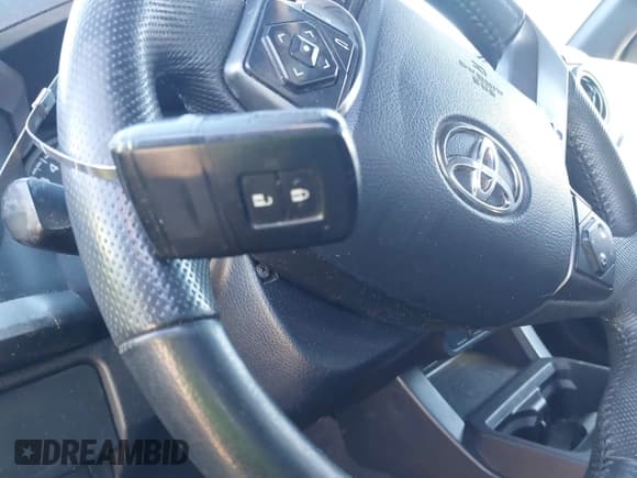 ✅ 2020 Toyota Tacoma SR5 • VIN: 3TMCZ5AN4LM295938 • Lot: 40692316. Listed on IAAI with 75,714 mi. Free auction sales archive from the USA and detailed vehicle history report at DreamBid. Image 11.