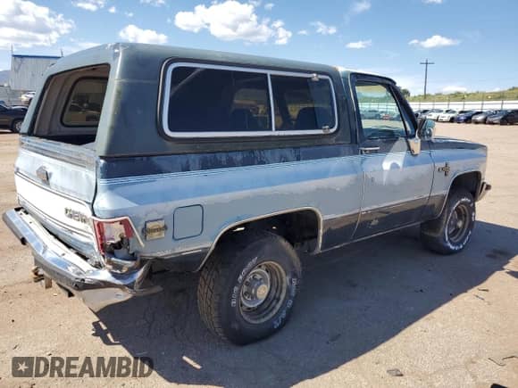 1987 Chevrolet Blazer z VIN 1GNEV18K7HF180306, wystawiony jako Copart lot #80914465 z przebiegiem 455 897 mil mil oraz Nie do naprawy • Non repairable. Historia ofert i sprzedaży dostępna na DreamBid. Obrazek 3.