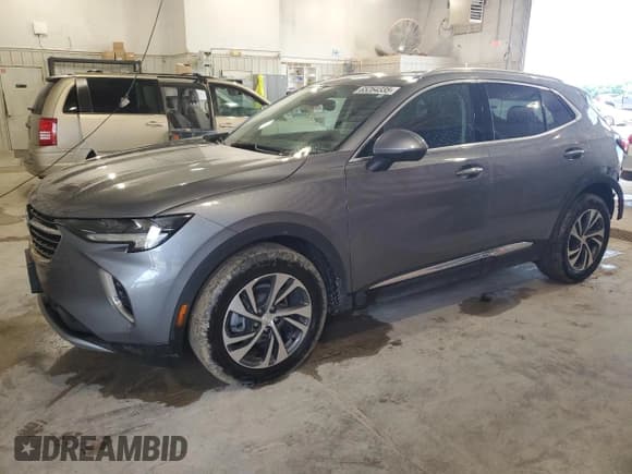 ✅ 2021 Buick Envision Essence • VIN: LRBFZPR41MD123835 • Lot: 65264335. Wystawiony na Copart z przebiegiem 24 491 mil. Bezpłatny archiwum sprzedaży aukcyjnych z USA i szczegółowy raport historii pojazdu na DreamBid. Zdjęcie 1.