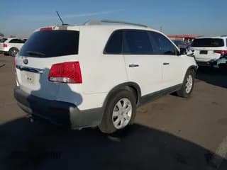 ✅ 2013 Kia Sorento LX • VIN: 5XYKT4A2XDG356723 • Лот: 43669579. Опубликован ранее на IAAI с пробегом 162 860 миль. Бесплатный доступ к архиву аукционных продаж из США и подробный отчёт об истории автомобиля на DreamBid. Изображение 4.