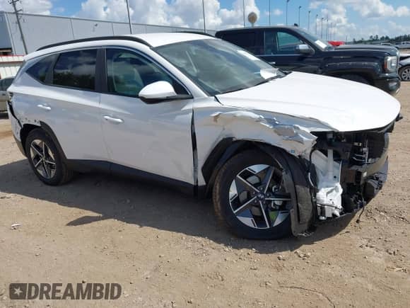 2026 Hyundai Tucson SEL with VIN 5NMJBCDE8TH626745, listed as a IAAI auction lot 43403176 with 67 mi miles and . Bid and sale history available at DreamBid. Image 1.
